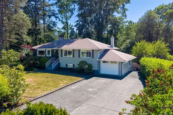 3990 Haro Rd, Saanich BC V8N 4A9 - 5 bed, 3 bath property for sale in Saanich