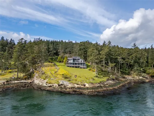 379 Mary Ann Point Rd, Galiano Island BC V0N 1P0 - 5 bed, 2.0 bath in Galiano Island