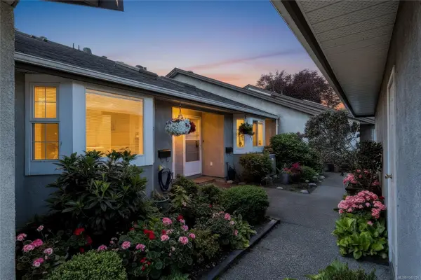 2070 Amelia Ave #24, Sidney BC V8L 4X6 - 2 bed, 2.0 bath in Sidney