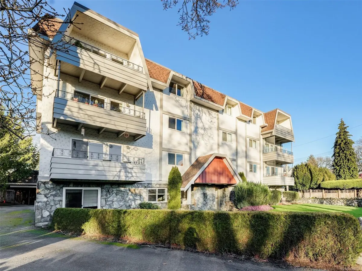 2340 Oak Bay Ave #302, Oak Bay BC V8R 1G9
