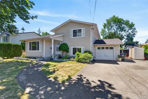 677 Somenos Dr, Comox BC V9M 1B5 - 3 bed, 2 bath property for sale in Comox