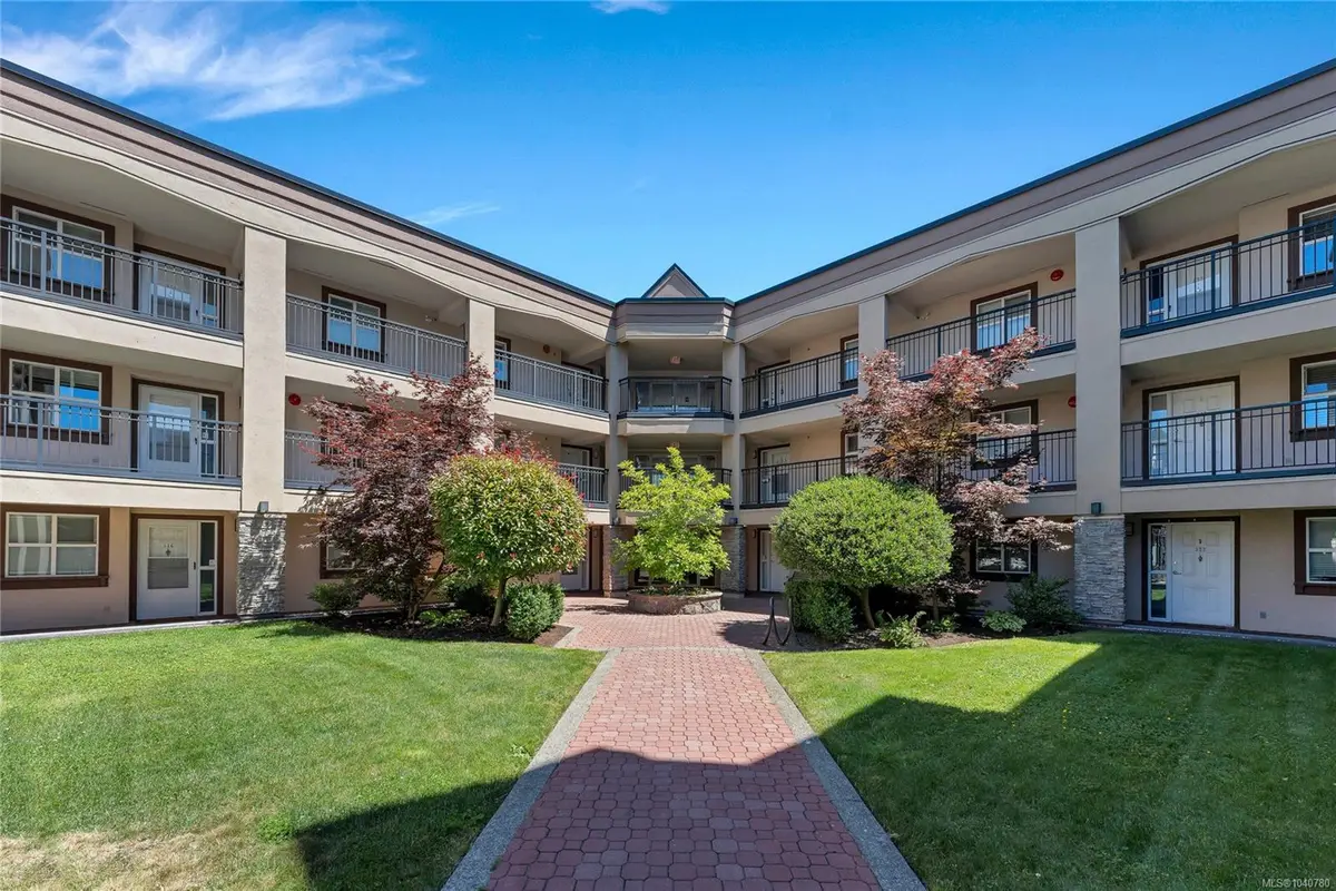 3969 Shelbourne St #209, Saanich BC V8N 3E1