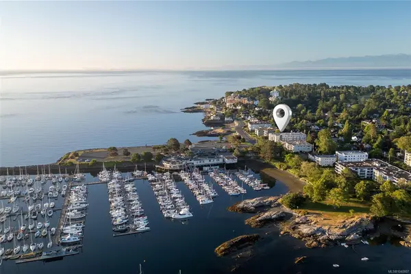 1312 Beach Dr, Oak Bay BC V8S 2N5 - 2 bed, 1.0 bath in Oak Bay