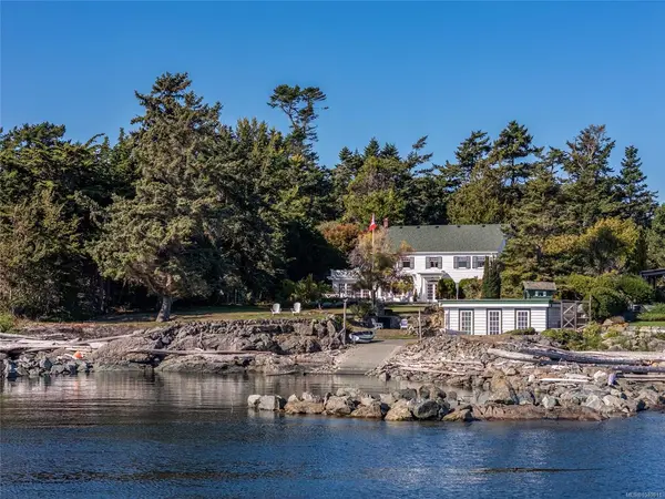 3045 McAnally Rd, Saanich BC V8N 1T3 - 4 bed, 5.0 bath in Saanich
