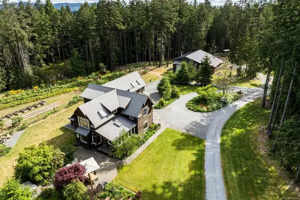 1381 Carlton Dr, Cobble Hill BC V8H 0B7 - 8 bed, 6 bath property for sale in Cobble Hill