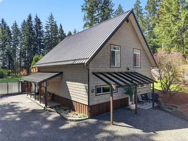 1981 Dzini Rd, Black Creek BC V9J 1H1 - 4 bed, 3.0 bath in Black Creek