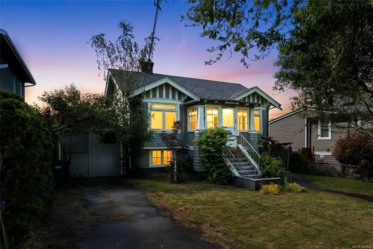 2960 Donald St, Saanich BC V9A 1X8