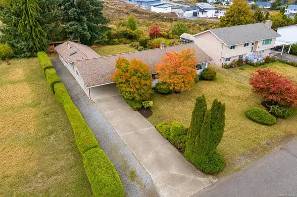 10880 Grandview Rd, Saltair BC V9G 1Z7 - 4 bed, 2 bath property for sale in Saltair