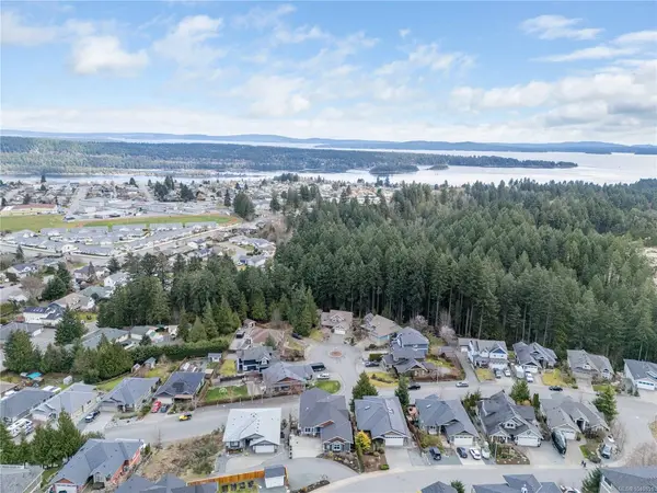 916 Hanington Rd, Ladysmith BC V9G 0A4 - 5 bed, 4 bath property for sale in Ladysmith