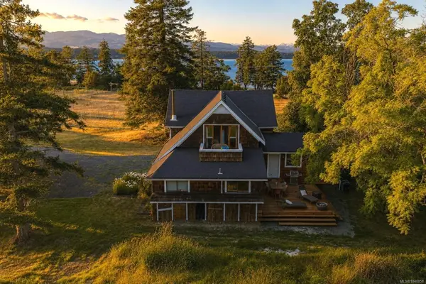 500 Central Rd, Hornby Island BC V0R 1Z0 - 3 bed, 2 bath property for sale in Hornby Island