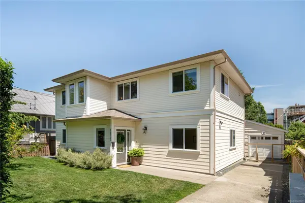 1833 Chestnut St, Victoria BC V8R 4N6 - 5 bed, 2 bath property for sale in Victoria