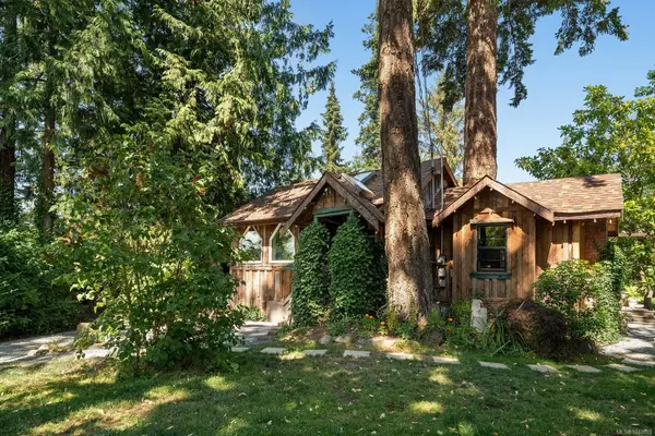 10301 West Saanich Rd, North Saanich BC V8L 5T8 - 4 bed, 1.0 bath in North Saanich
