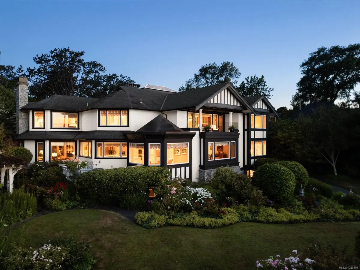 1580 Beach Dr, Oak Bay BC V8R 6H8