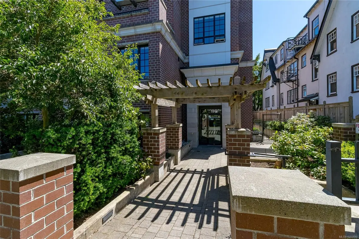 1011 Burdett Ave #308, Victoria BC V8V 3G9