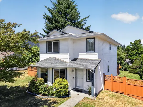 1230 Beckton Dr, Comox BC V9M 3R2 - 3 bed, 2 bath property for sale in Comox