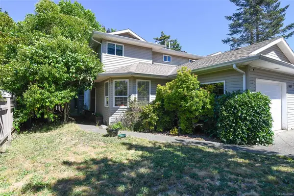 4664 Northland Pl #A, Courtenay BC V9N 8Y4 - 3 bed, 3.0 bath in Courtenay