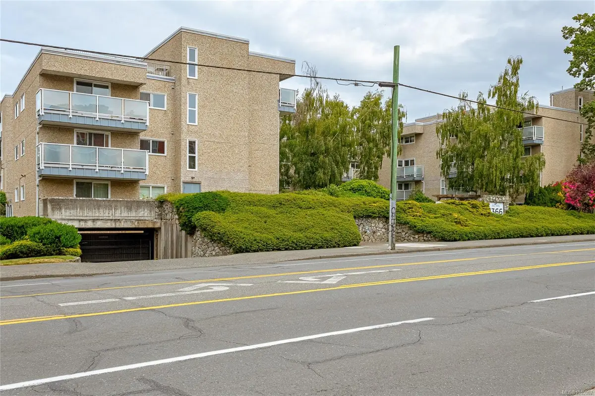 1366 Hillside Ave #305, Victoria BC V8T 2B5