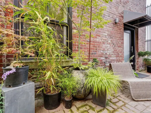 532 1/2 Fisgard St #11, Victoria BC V8W 1R4 - 1 bed, 2 bath property for sale in Victoria