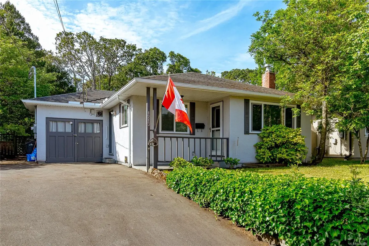 1213 Finlayson St, Victoria BC V8T 2T8