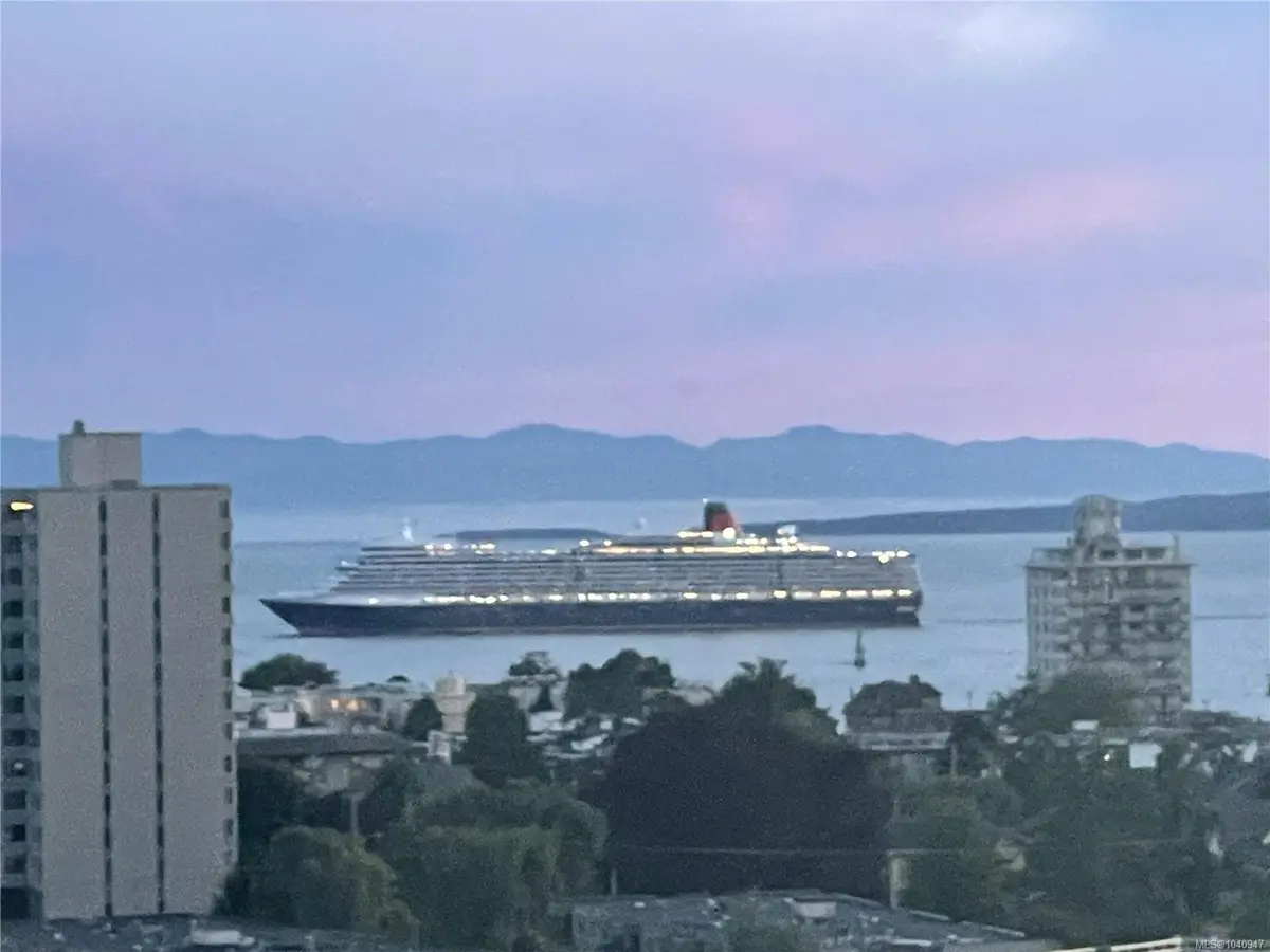 647 Michigan St #1401, Victoria BC V8V 1S9