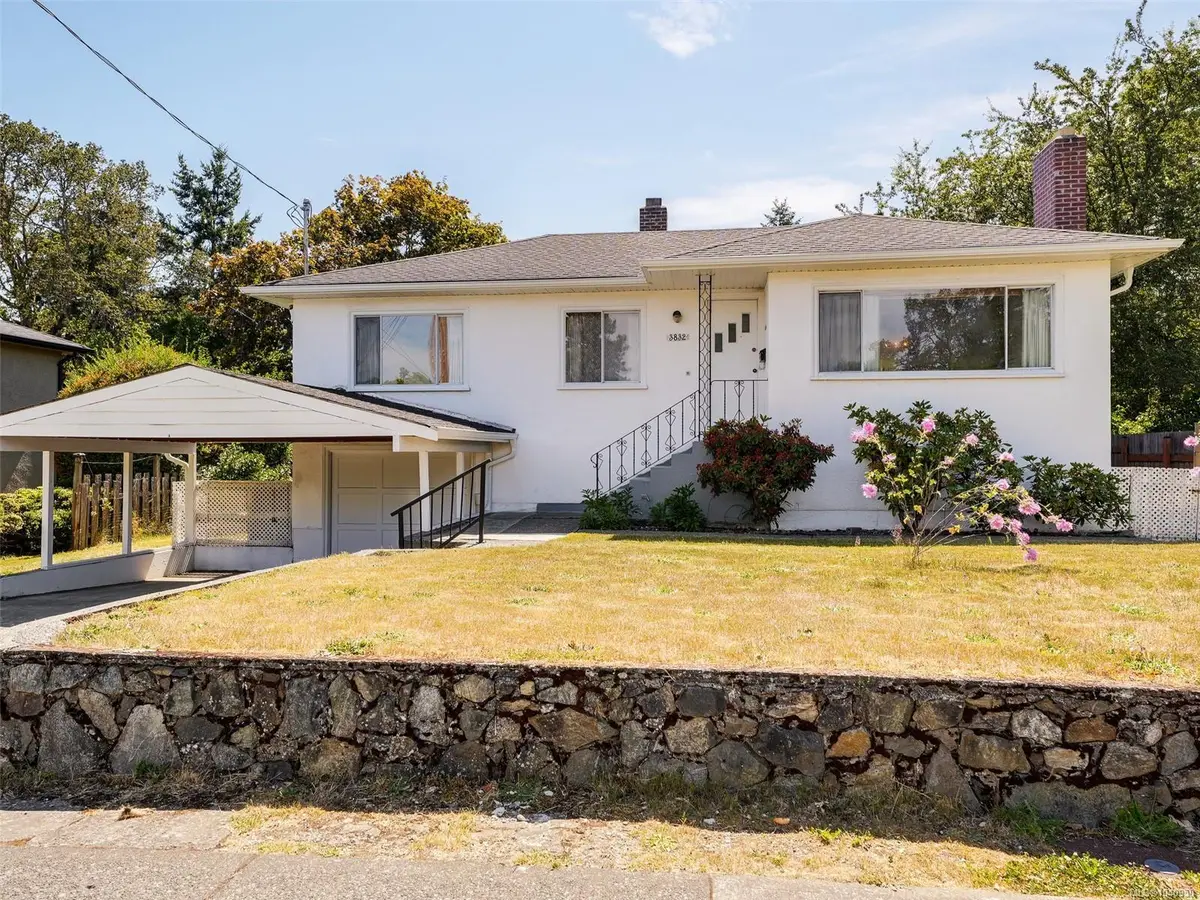 3832 Carey Rd, Saanich BC V8Z 4C4