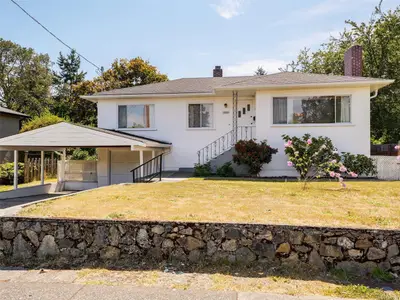3832 Carey Rd, Saanich BC V8Z 4C4