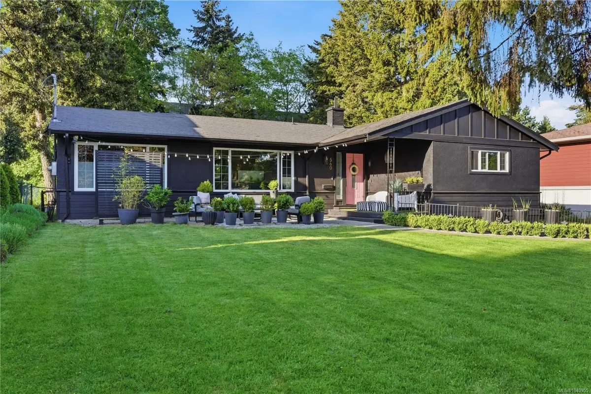 560 Kay St, Saanich BC V8Z 2L3