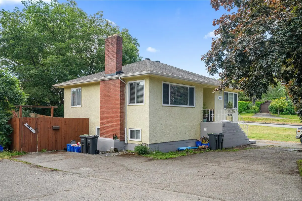 861 Tillicum Rd, Esquimalt BC V9A 1Z7