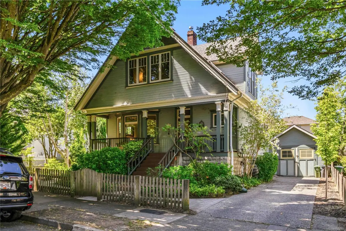 2232 BELMONT Ave, Victoria BC V8R 3E8