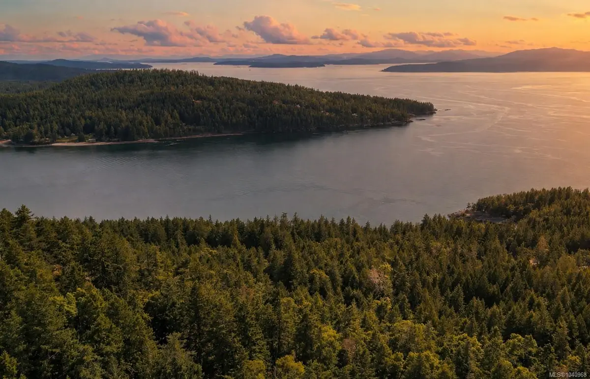 346 Deacon Hill Rd, Mayne Island BC V0N 2J2