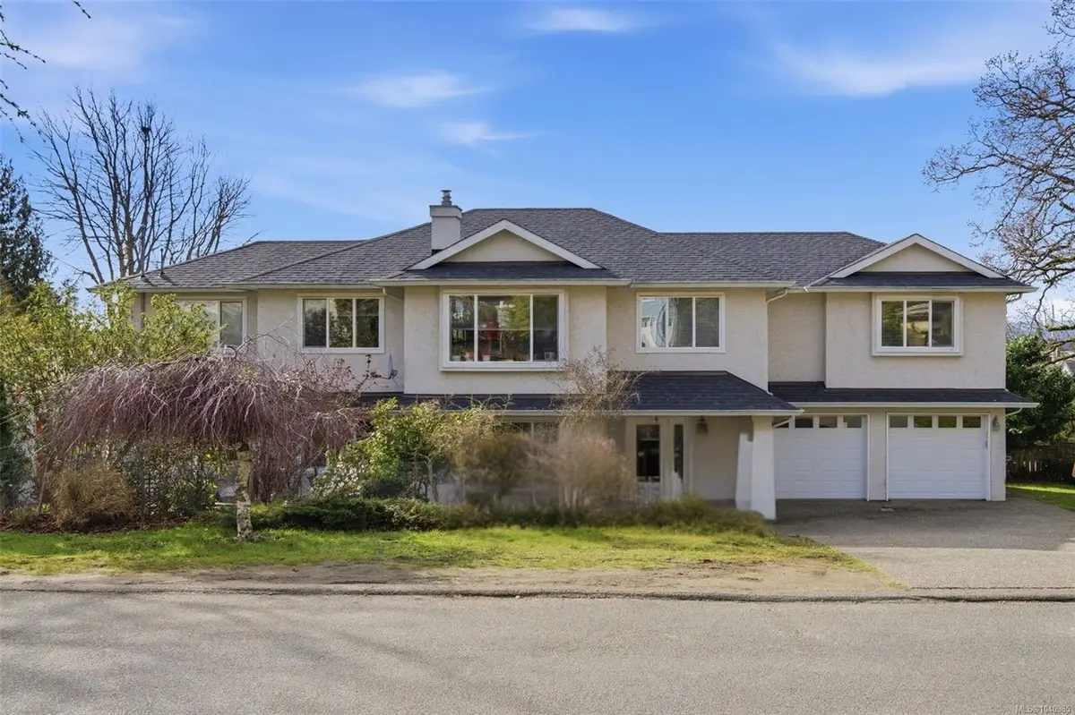 1185 Rock St, Saanich BC V8P 2C1
