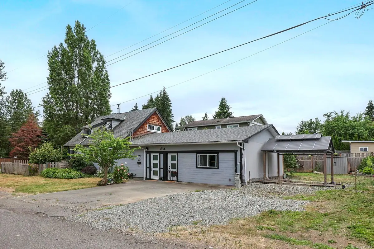 3863 Howard Ave, Royston BC V0R 2V0