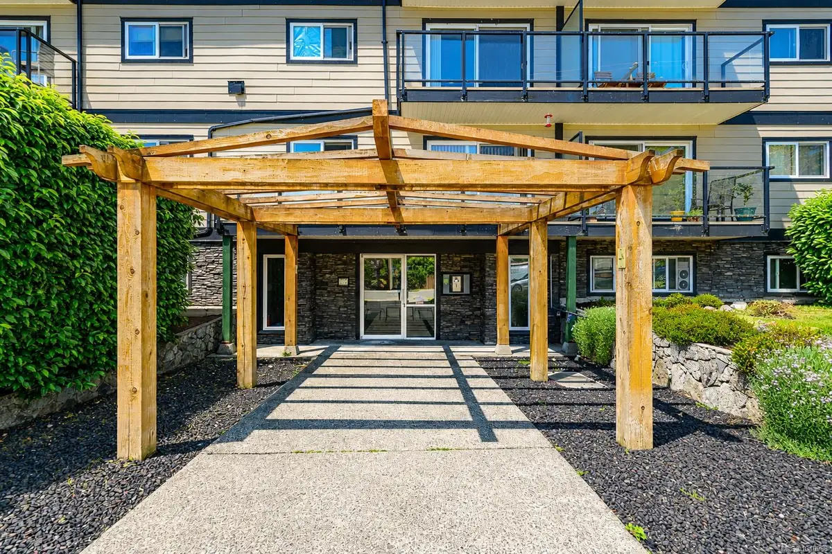 218 Bayview Ave #310, Ladysmith BC V9G 1S8