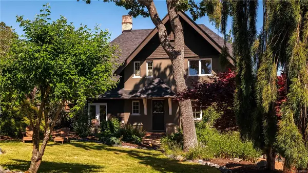 1562 Richardson St, Victoria BC V8S 1R3 - 3 bed, 4.0 bath in Victoria