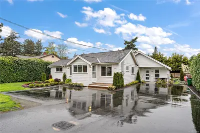 1360 Hastings St, Saanich BC V8Z 2W2
