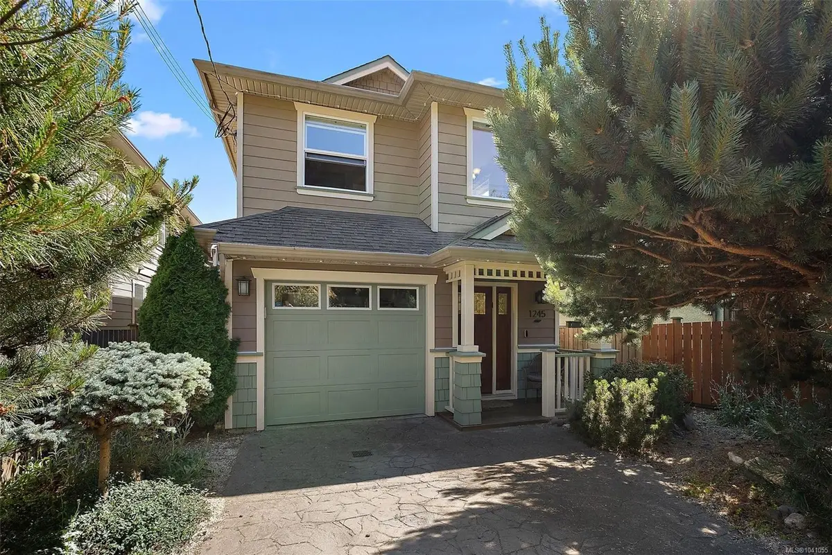 1245 Rudlin St, Victoria BC V8V 3R8