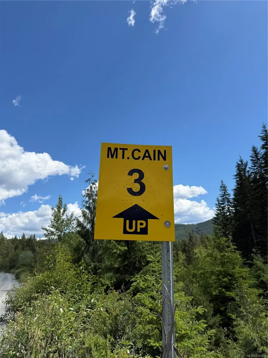 3 Mt. Cain Rd, Port McNeill BC V0N 2R0