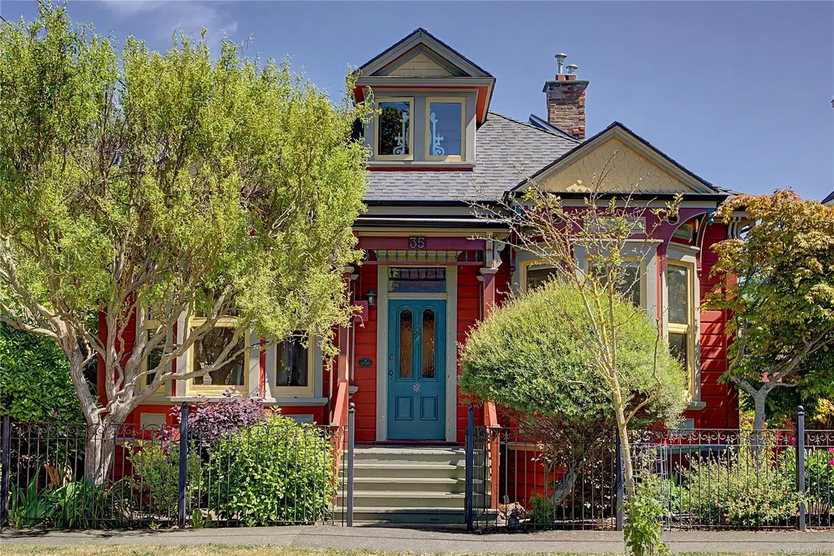 35 San Jose Ave W, Victoria BC V8W 2C1