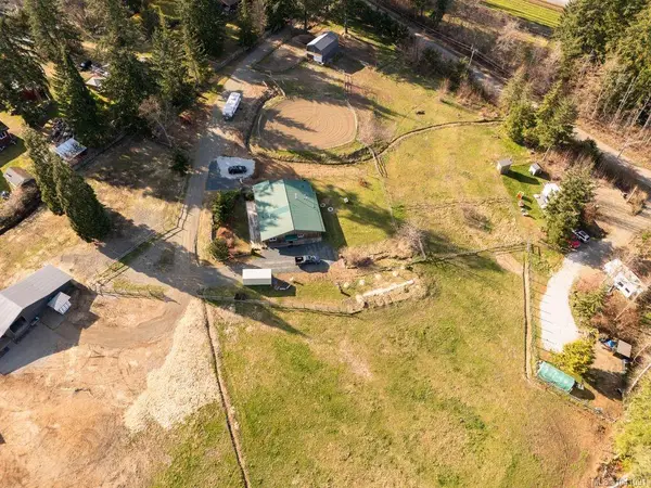 2121 Dzini Rd, Black Creek BC V9J 1H1 - 3 bed, 2 bath property for sale in Black Creek