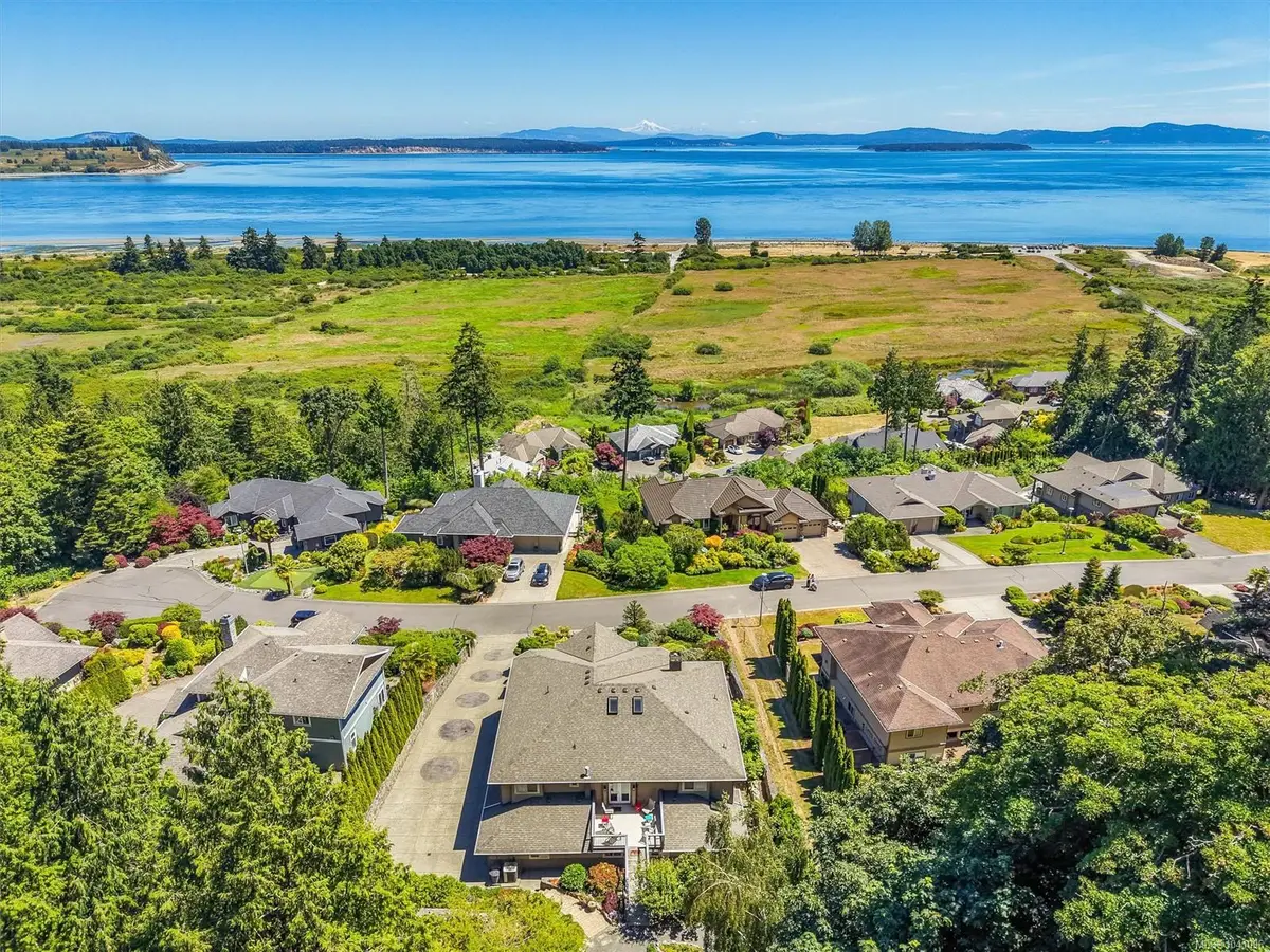 7012 Island View Pl, Central Saanich BC V8M 2J6