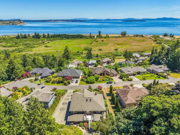 7012 Island View Pl, Central Saanich BC V8M 2J6 - 6 bed, 7.0 bath in Central Saanich