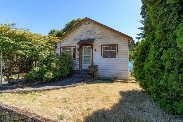 3982 Cedar Hill Cross Rd, Saanich BC V8P 2N7 - 2 bed, 2.0 bath in Saanich