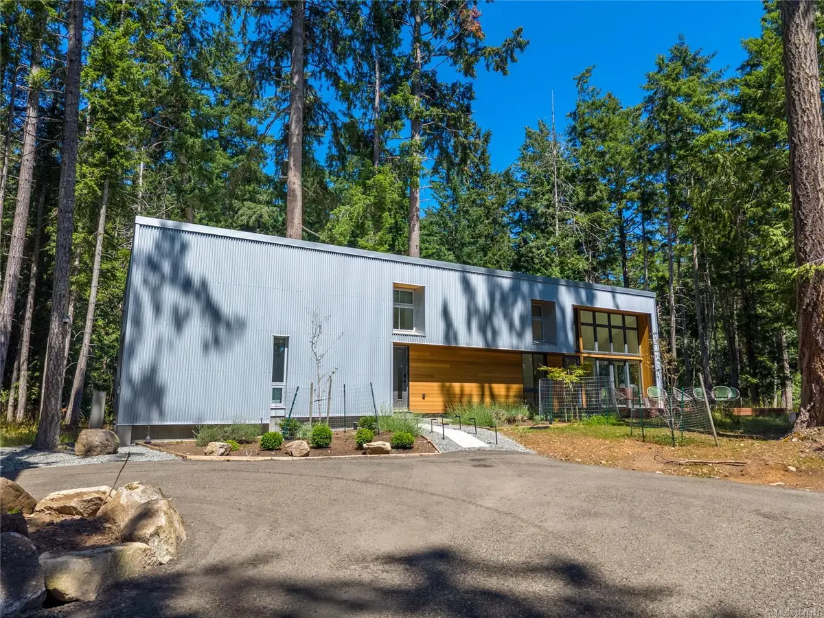 3786 Privateers Rd, Pender Island BC V0N 2M0
