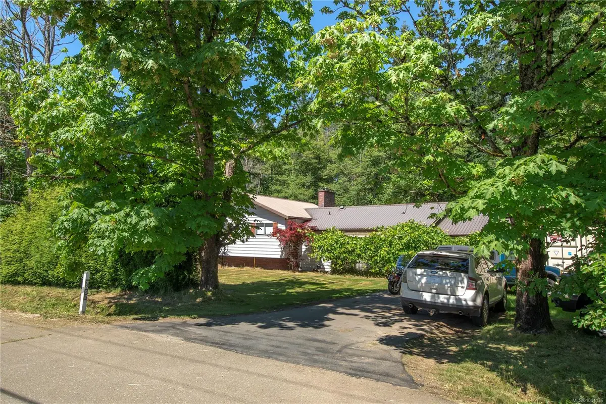 7602 Island Hwy N, Black Creek BC V9J 1G3