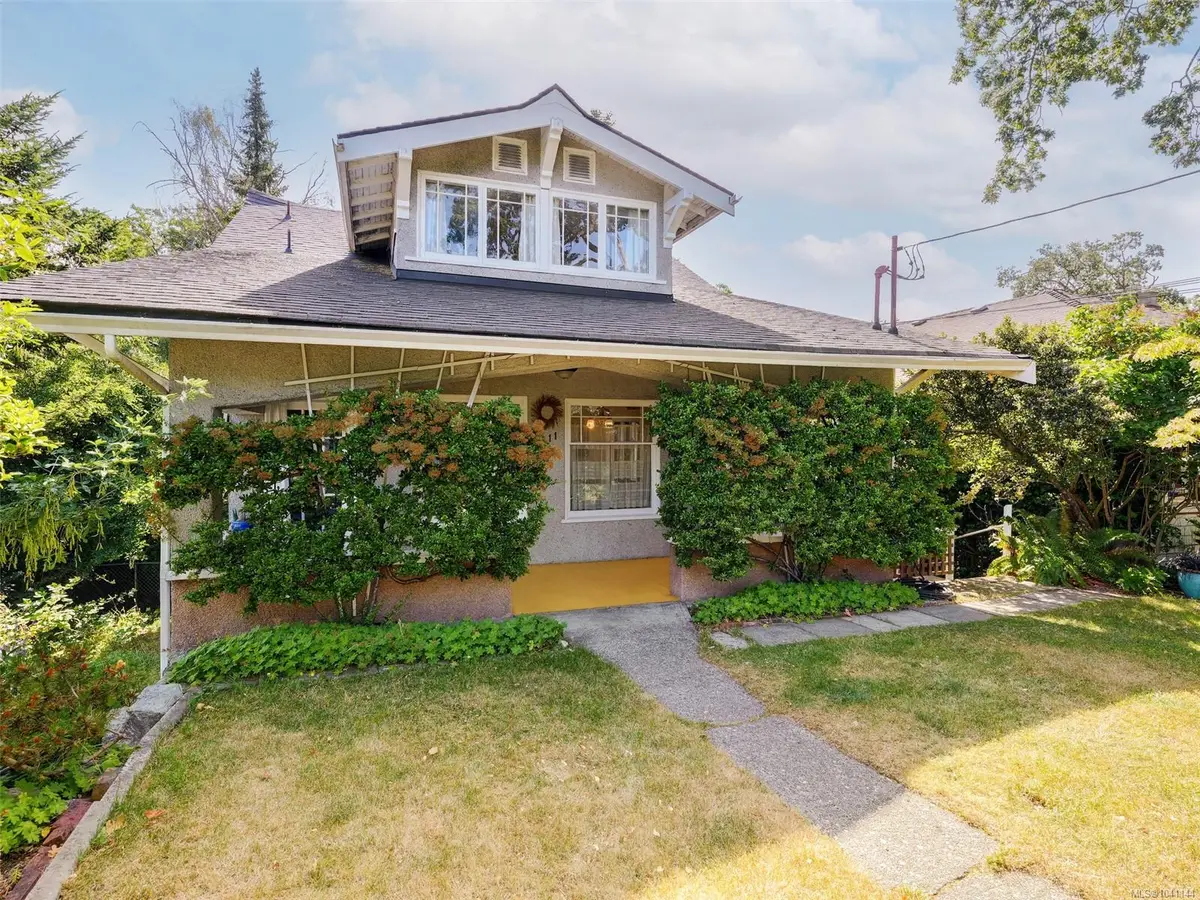 1011 Amphion St, Victoria BC V8S 4G2
