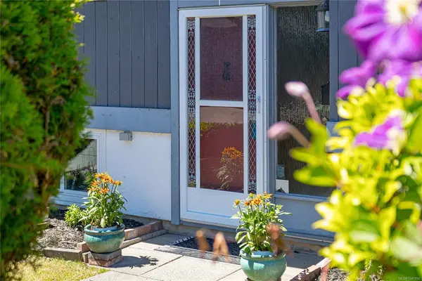 4391 Torquay Dr #1, Saanich BC V8N 3L3 - 4 bed, 3.0 bath in Saanich