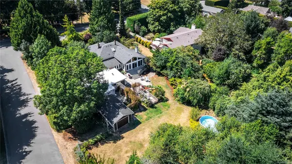 9255 East Saanich Rd, North Saanich BC V8L 1H6 - 5 bed, 3 bath property for sale in North Saanich