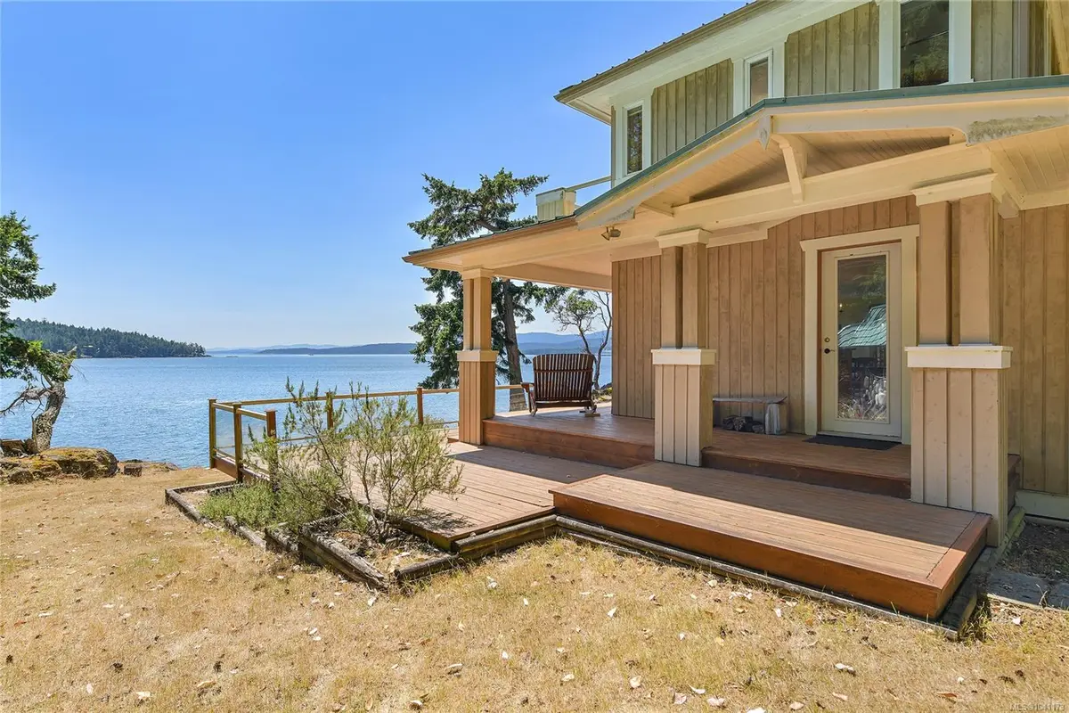 647 Dinner Bay Rd, Mayne Island BC V0N 2J2