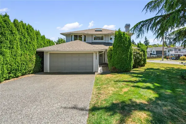 4239 Arbordale Crt, Saanich BC V8N 6K1 - 5 bed, 3.0 bath in Saanich