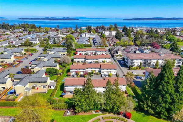 10046 Fifth St #6, Sidney BC V8L 2X9 - 2 bed, 2.0 bath in Sidney